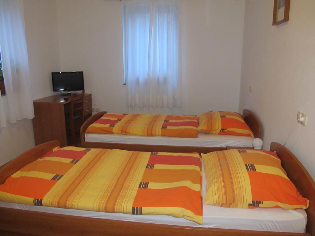 Tourist Farm Ljubica Villa Poljane nad Škofjo Loko Habitación foto