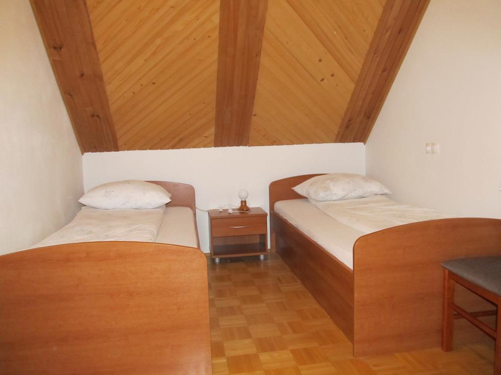 Tourist Farm Ljubica Villa Poljane nad Škofjo Loko Habitación foto