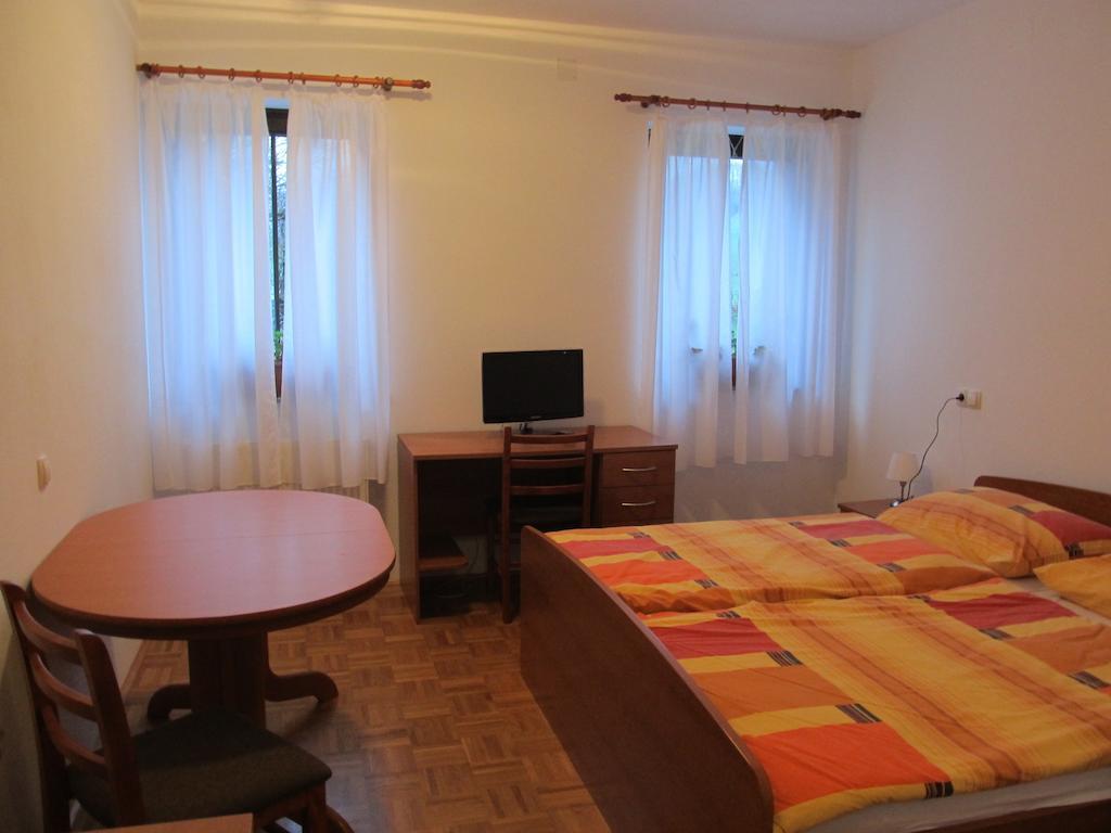 Tourist Farm Ljubica Villa Poljane nad Škofjo Loko Habitación foto