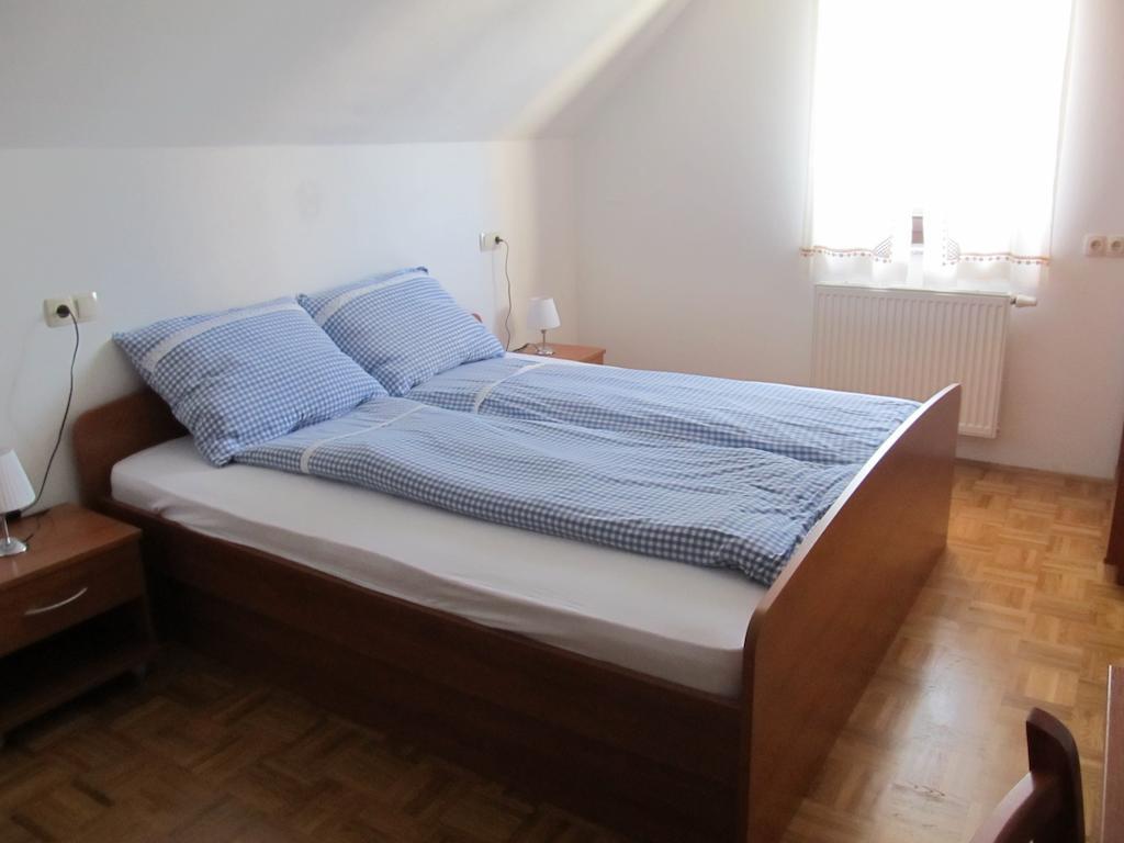 Tourist Farm Ljubica Villa Poljane nad Škofjo Loko Habitación foto