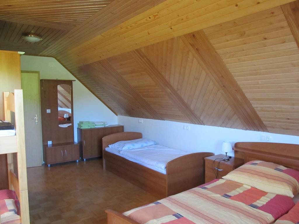 Tourist Farm Ljubica Villa Poljane nad Škofjo Loko Habitación foto