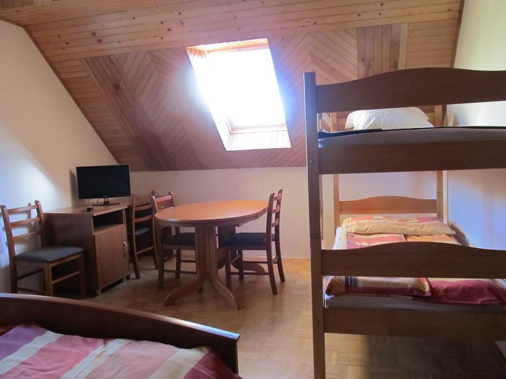 Tourist Farm Ljubica Villa Poljane nad Škofjo Loko Habitación foto